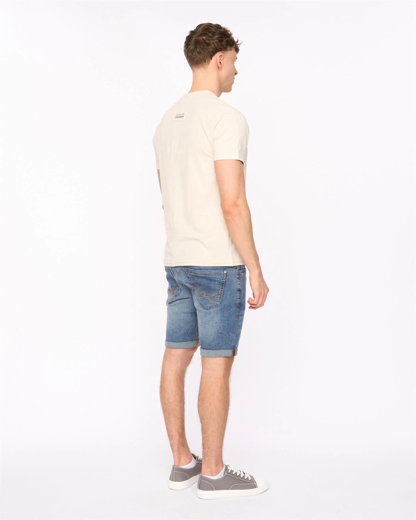 Lynnfold T-Shirt Light Stone - Image 5